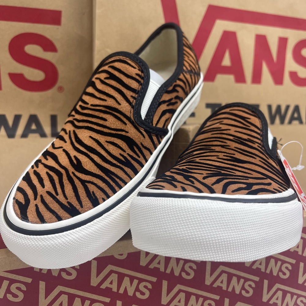 Vans Women's Slip-On Sf (Animal Stripes) Black /Marshmallow Sneakers
VN0A5HYQ9ZY - Picture 4 of 16